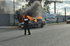 La quema se lleva a cabo a las afueras del edificio Coahuila.
