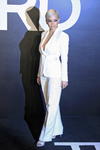 Grandes figuras que desfilarán por la alfombra roja de los Oscar se dieron cita al desfile de Tom Ford, como Julianne Moore.