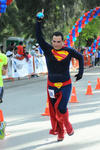 "Superman" participó en la carrera 5-10 Tec-Siglo.