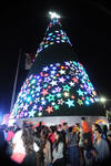 29 de noviembre | Festejos. Con el encendido del Pino Navideño, la puesta en marcha de la pista de patinaje y exhibición de Las Villas en la explanada de la Plaza Mayor de Torreón, se dio inicio formal a los festejos decembrinos.