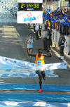 Demissie Misiker llegó a la meta en el Bosque Venistiano Carranza y se coronó campeona femenil con un tiempo de 2:37:37.