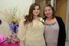 06032015 TIERNA ESPERA.  Génesis Rota Cisneros el día de su baby shower con la anfitriona del evento su mamá Lisbeth Ceniceros.
