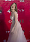 La actriz Nailea Norvid posó feliz ante los medios al asistir a la inauguración del FICG.