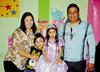 08032015 FELICES CINCO.  Angélica Meraz Galindo en su fiesta de cumpleaños junto a sus papás, Humberto Isai Meraz Becerra y Diana Lilia Galindo Flores, y su hermanita, Dariana Meraz Galindo.