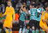 Cuando parecía que Santos Laguna terminaría con una racha de cinco juegos sin ganar, los Tigres vinieron de atrás para rescatar un punto valioso de visita.