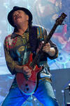 Santana interpretó junto con algunos compañeros en la batería, guitarra, tambores y voces, piezas como Toussaint L´Overture, Give it up or turnit a loose y People are you ready.