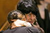 Terri Hernández, madre de Aaron, llora tras escuchar el veredicto que declara a su hijo culpable de asesinato en primer grado por la muerte de Odin Lloyd.