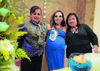 SERá NIñO.  Cynthia Guajardo de Aguilar con las anfitrionas de su prenatal, Rosenda Gutiérrez y Susana Vázquez.