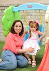 Con su mamá, Alejandra González Silva.