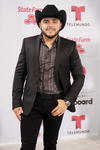 La actriz y nueva sensación de la música pop tropical Sharlene, lució un tremendo escote en la alfombra roja.