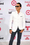 El actor y modelo mexicano Rafael Amaya, también desfiló por al alfombra roja.