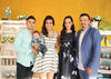 Los padrinos Tatiana Hernández y Efrén Reveles.