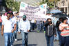 Una de las marchas fue organizada por el Sindicato de Telefonistas, en la que participaron simpatizantes de Morena, así como la Coordinadora Nacional de Trabajadores de la Educación, logrando reunir a más de 600 personas.