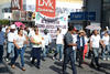 La manifestación se dio durante las marchas que se desarrollaron en Torreón, como parte de la conmemoración del Día del Trabajo,