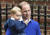 El príncipe Guillermo afirmó con una amplia sonrisa que “estamos muy felices”, por el nacimiento de su segunda hija.
