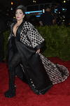 Miley Cyrus no pudo faltar a la gala, aunque en esta ocasión, muy sencilla.
