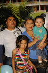 06052015 EN FAMILIA.  Chuy, Violeta y Rosa.