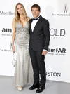 El actor español Antonio Banderas llegó acompañado de su novia, Nicole Kimpel.
