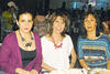 21052015 MUY CONTENTAS.  Susana, Karina y Carmen.