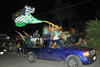 Los aficionados ondearon banderas gigantes del Santos Laguna.