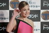 La actriz estadounidense Britt Robertson posó contenta ante los medios japoneses.