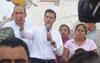 Por el lapso de una hora el presidente de la República, Enrique Peña Nieto, realizó un recorrido por las colonias afectadas por el paso de un tornado en Ciudad Acuña.