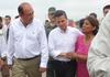 Por el lapso de una hora el presidente de la República, Enrique Peña Nieto, realizó un recorrido por las colonias afectadas por el paso de un tornado en Ciudad Acuña.