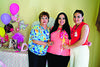 31052015 PRENATAL.  Diana Reyes con Ludivina Rodríguez y Paola Ibarra Rodríguez, organizadoras del baby shower.
