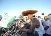 "Chuletita" Orozco posó orgulloso con el trofeo de la Liga MX.