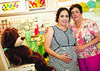 07062015 SERá MAMá EN AGOSTO.   Tania Cruz, feliz por la próxima llegada de sus dos bebés. Su mamá, Polita, le organizó una fiesta prenatal.