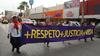 La marcha llevó al frente una manta con el lema "Más Respeto, más Justicia, más Vida", así como una bandera de 60 metros cuadrados con los colores representativos de la comunidad LGTB.