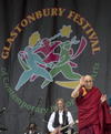 Dalai Lama junto al cantante Patti Smith.
