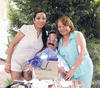 28062015 Felicitándolo, su esposa Lupita y su hija Valeria.