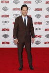 El actor estadounidense Paul Rudd, quien da vida a Ant-Man, encabezó la lista de celebridades que desfilaron por la alfombra roja.