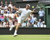 El serbio Novak Djokovic se instaló en la tercera ronda de Wimbledon, tras dar cuenta del finlandés Jarkko Nieminen.