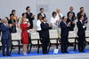 Tras el paso del continente mexicano el Presidente de México aplaudió con fuerza y estrechó la mano del presidente Hollande.