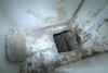 El boquete que llevaba al túnel por el que escapó se encuentra en el área de la regadera.