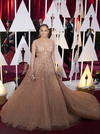 Al acudir a la fiesta de la 87 edición de los premios Oscar, Jennifer Lopez dejó muy poco a la imaginación.