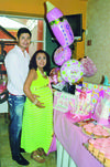 26072015 SERáN PAPáS.  Un hermoso baby shower recibieron Karla Salas y Aarón Triana en días pasados.