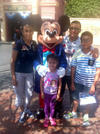 Familia Requejo Vázquez.  en Disneylandia