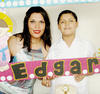 02082015 FESTEJO EN FAMILIA.  Édgar Zugasti Rodríguez acompañado de su mamá, Paloma Zugasti Rodríguez.