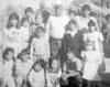 09082015 J. Cleofas Cruz Rodríguez (f) y Ma. Inés Hernández García (f) con algunos de sus nietos en el ejido La Rosita, Mpio. de Viesca, Coah., en la década de los 80.