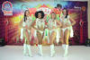 Bailarinas dieron una demostración del espectáculo Las Vegas Magic.