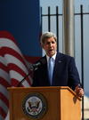 Llegó el momento del discurso de Kerry, quien tras agradecer a las delegaciones de Cuba y EU, dijo que "no hay nada que temer", ya que serán muchos los beneficios que tendrán ambos países al retomar sus relaciones.