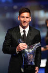 Lionel Messi ganó el premio al Mejor Jugador de la temporada 2014-2015 de la UEFA, al imponerse sobre el portugués del Real Madrid, Cristiano Ronaldo y su compañero de equipo, Luis Suárez.