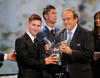 Lionel Messi ganó el premio al Mejor Jugador de la temporada 2014-2015 de la UEFA, al imponerse sobre el portugués del Real Madrid, Cristiano Ronaldo y su compañero de equipo, Luis Suárez.