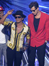 Bruno Mars y Mark Ronson se llevaron el galardón de Video Masculino del Año por Uptown Funk.