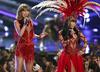 Taylor Swift se unió a Nicki Minaj en el escenario para interpretar su tema Bad Blood.