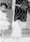 30082015 Hermila Alcaraz, de niña, con sus tías en el Centro de Torreón.