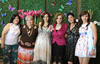 Estefanía con las organizadoras Laura, Lourdes, Bárbara, Lourdes y Laurita